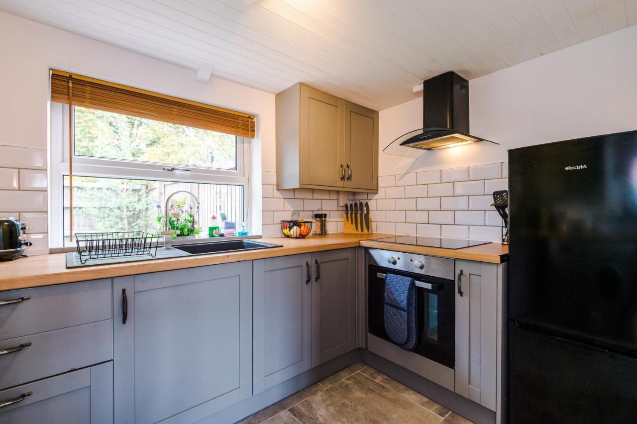 Charming 3-Bed Cottage In Chester, Ideal For Families & Workers, Free Parking - Sleeps 7 외부 사진